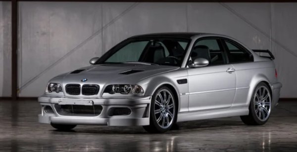 Заема специално място в сърцата на BMW феновете.  Със своя високооборотен редови шестцилиндров двигател, проектиран с мисъл за моторния спорт и балансирано шаси, това може да е най-доброто поколение M3. Въпреки това, редовият шестцилиндров E46 M3 не е най-добрата версия на това поколение. Това е така, защото BMW също предложи ограничено специално хомологиране с V8 задвижване, което изведе производителността на следващото ниво.

BMW създаде M3 GTR специално, за да се справи с американските серии Le Mans. Баварската компания вече беше успяла в Европа, но за да успее в Северна Америка, се нуждаеше от по-голям двигател. Така той разработи лек и компактен 4,0-литров V8 двигател, който в състезателния автомобил произвежда 460 к.с. Въпреки това, за да се състезава, BMW трябваше да вгради същия двигател в разрешен за движение по пътищата автомобил за целите на хомологацията.

Така се ражда Strassenversion (пътна версия). Бяха направени само десет екземпляра. Както се очакваше, двигателят, който не е бил използван в никое друго BMW, беше „скопен“ за тази версия, произвеждайки 350 к.с. Това беше достатъчно за максимална скорост от 195 км/ч. За щастие, BMW избра шестстепенна механична скоростна кутия за разрешеното за движение по улиците M3 GTR, оборудвано с двудисков съединител за моторни спортове и LSD на задната ос.